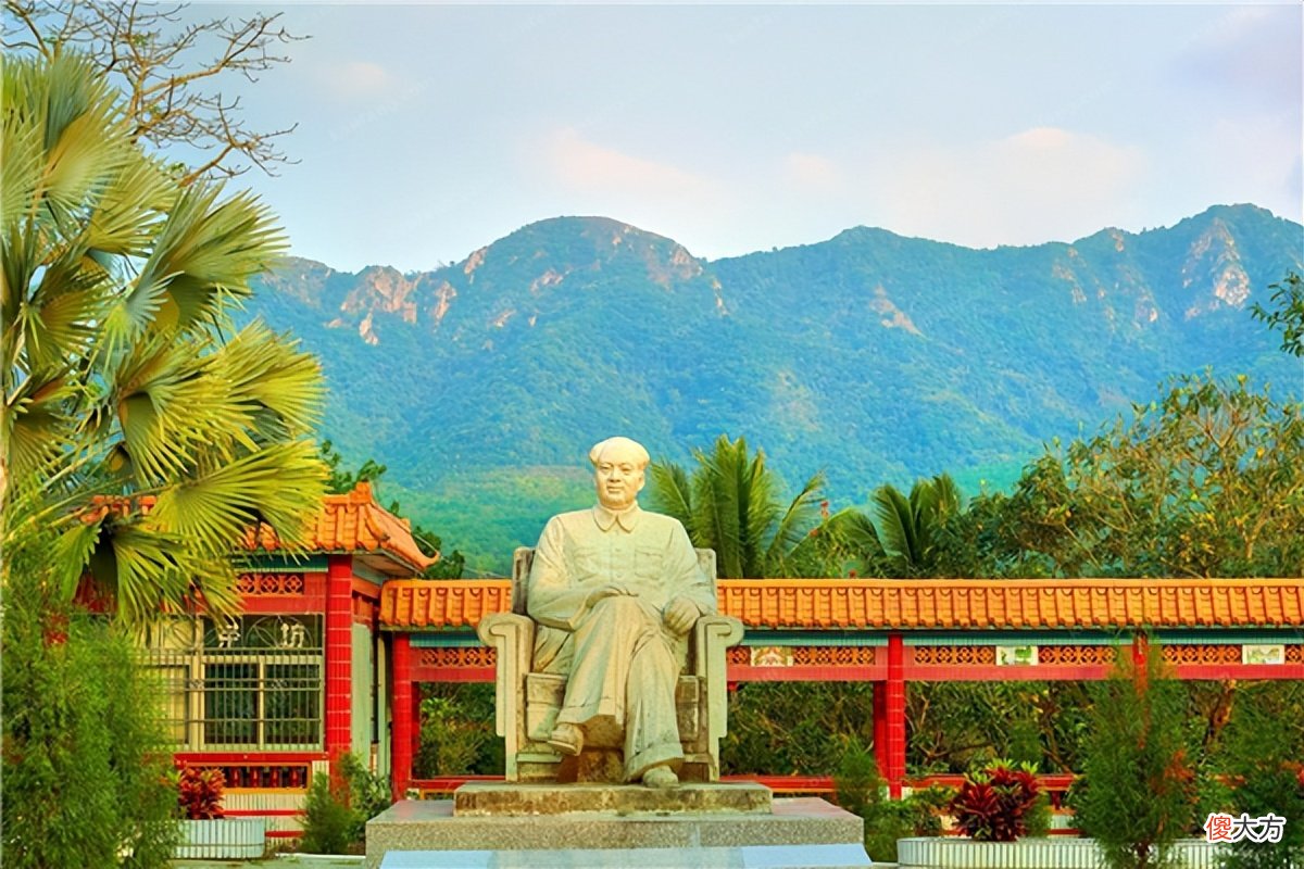 【历史故事】海南发现一山头长得像毛主席，孔令华跪地流泪，连李讷都感叹太像