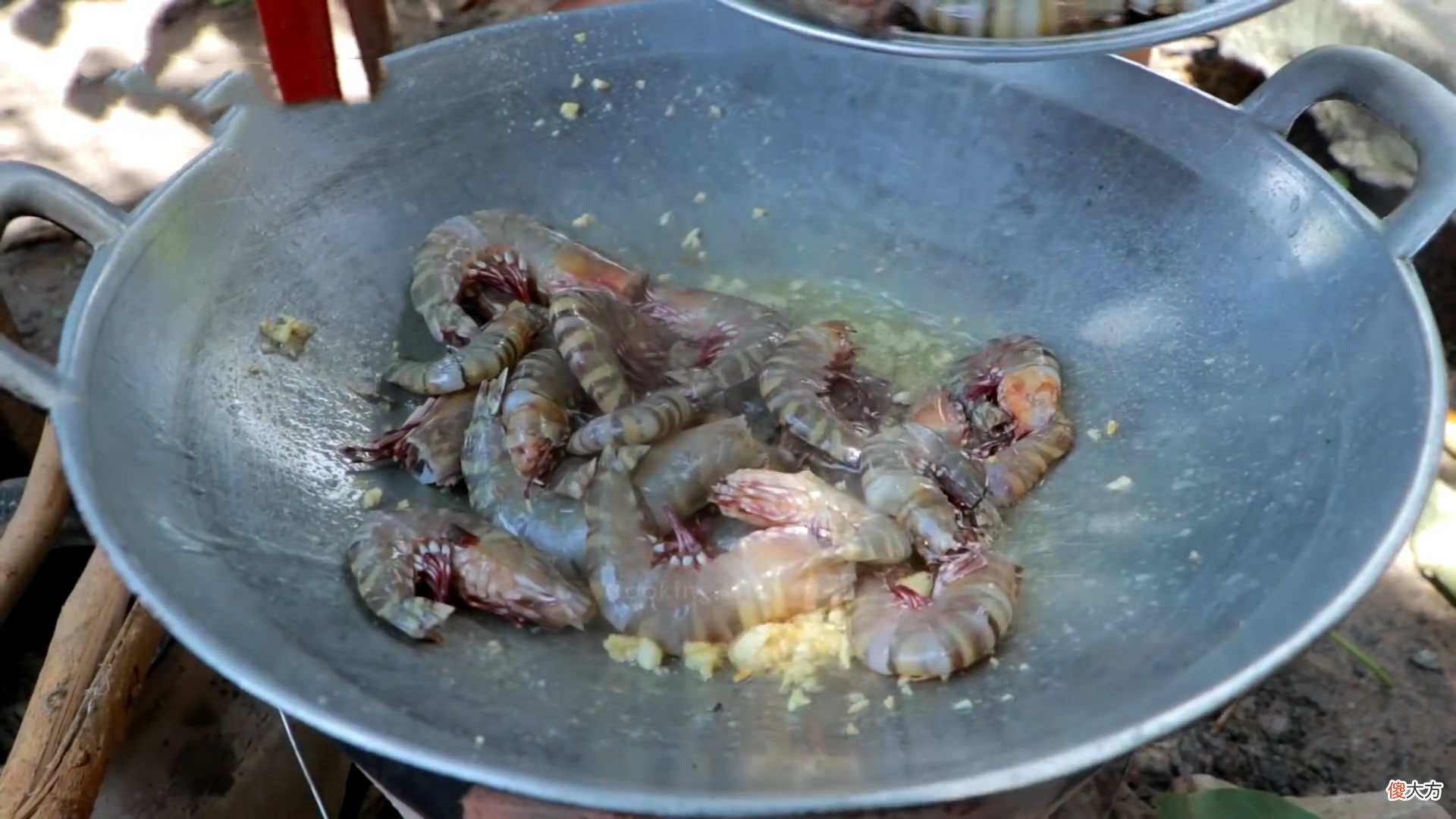 大虾加上这一食材炒着吃 大虾煮着吃怎么做放什么材料