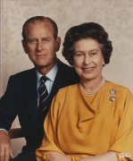 【历史故事】菲利普入赘英国王室，为了让孩子随自己姓，和3个女人掰扯了10年