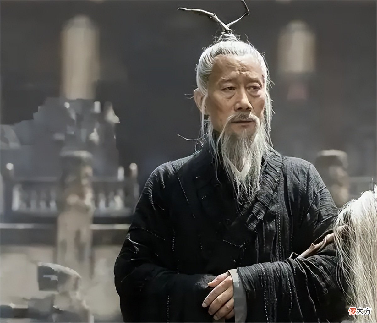 【爱历史】相士去一人家算命，刚进门却掉头就走：不算了，这一家都不是凡人