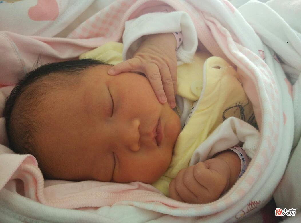新生儿体温偏低正常吗？新手宝妈重点关注五大原因，帮助宝宝调节