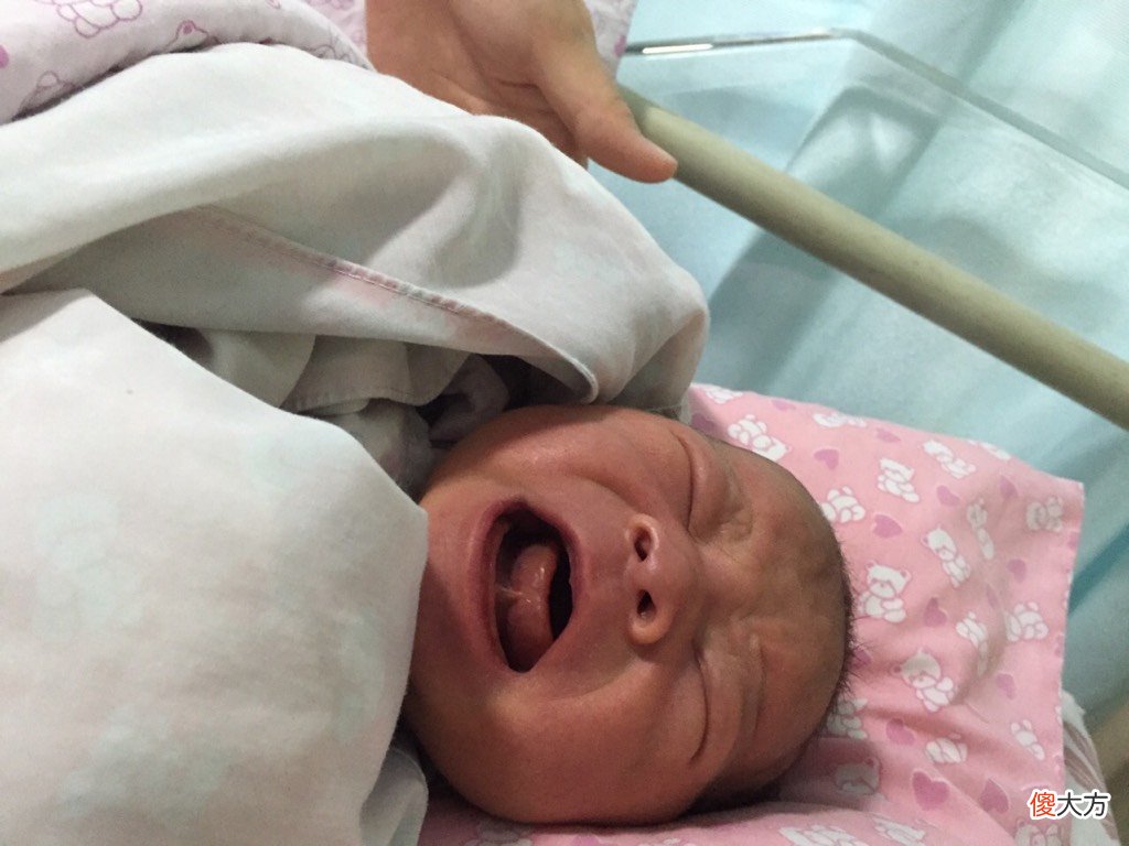 新生儿体温偏低正常吗？新手宝妈重点关注五大原因，帮助宝宝调节