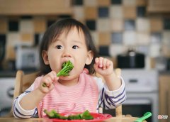 给孩子添加辅食时，这5个错误要避开，当心伤脾胃，还影响长个