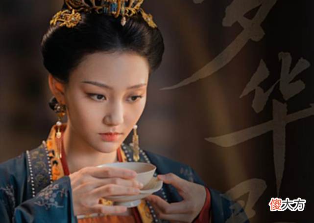 【爱历史】梦华录：夜宴图如何看出皇后私隐？床榻上的琵琶，暗藏一段荒唐事