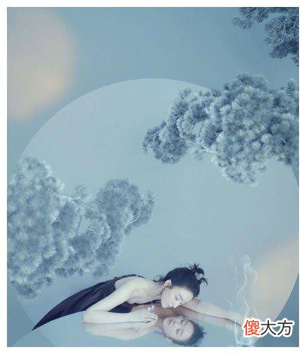 【就爱时尚】赵丽颖产后首次拍摄时尚封面，深色胸部长裙气质高雅