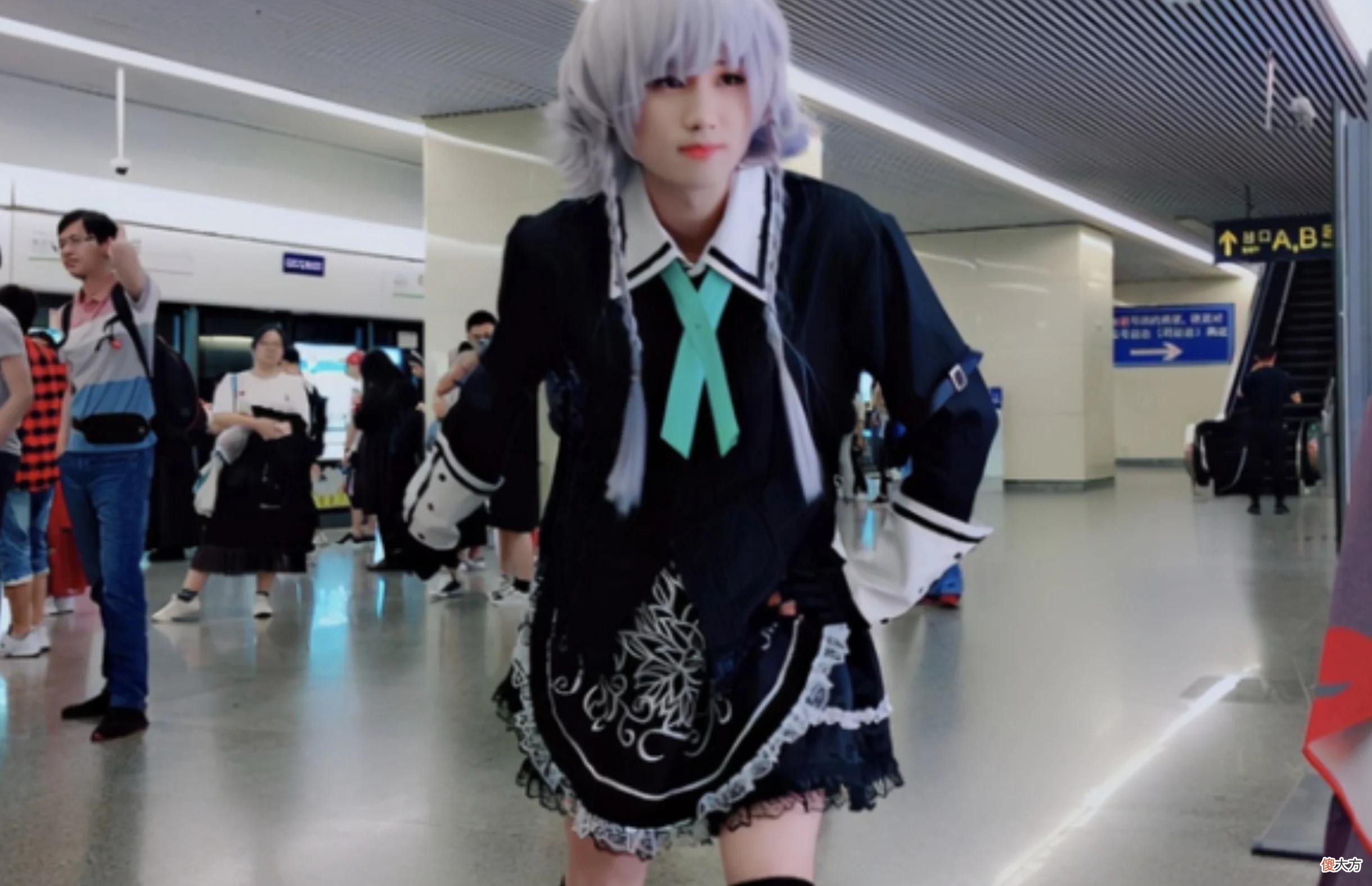 【时尚一点】16岁高中生“男扮女装”，凭化妆以假乱真，男生表示：心动的感觉