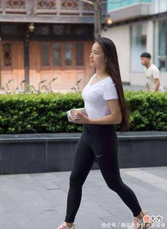 【就爱时尚】时尚裤是懒人出门快速穿搭服饰，少不了休闲裤装的修饰，更加漂亮