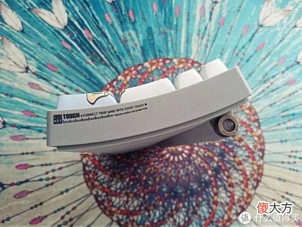 【就爱时尚】颜值、精致、靓...看到了Lofree洛斐小翘键盘发现好词不够用了