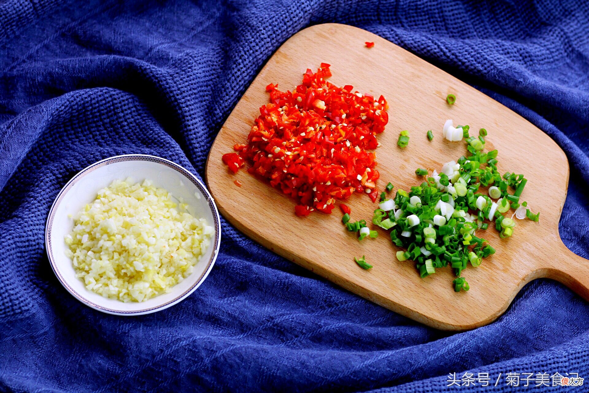 蒜蓉粉丝蒸扇贝的做法步骤 蒜蓉粉丝蒸扇贝的做法步骤菜谱