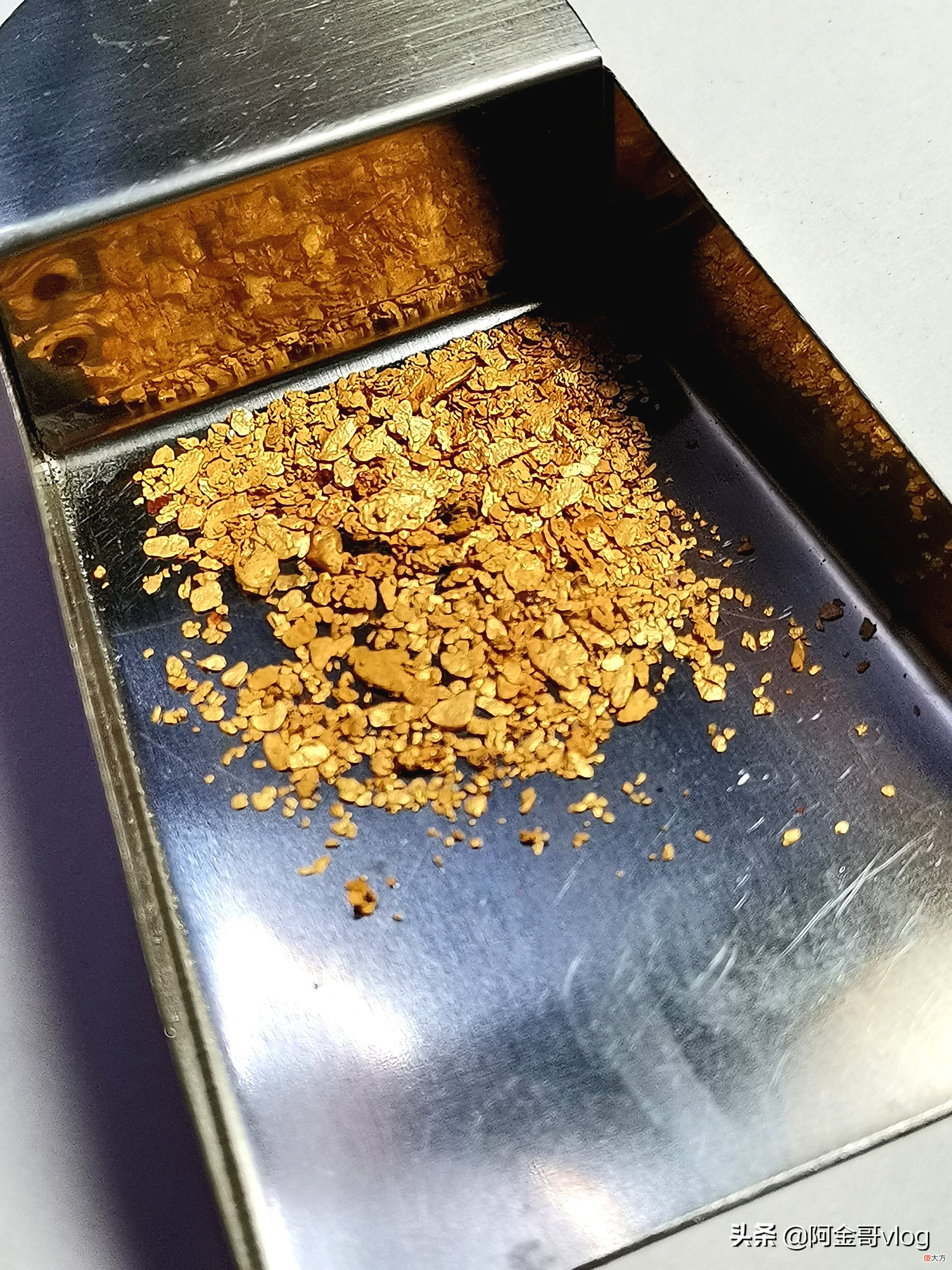 一起了解天然黄金是那里来的和它的性质 天然的黄金是什么样的