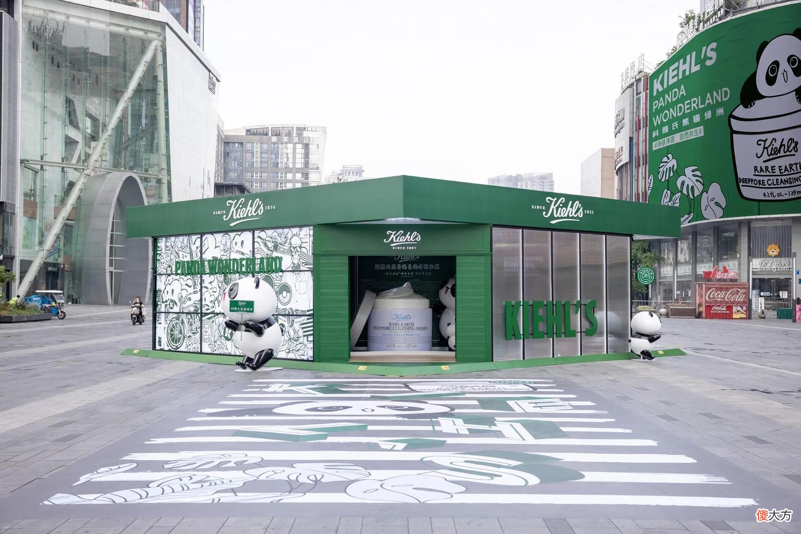 【就爱时尚】十一年公益同行，Kiehl’s科颜氏「熊猫绿洲」限时空降成都