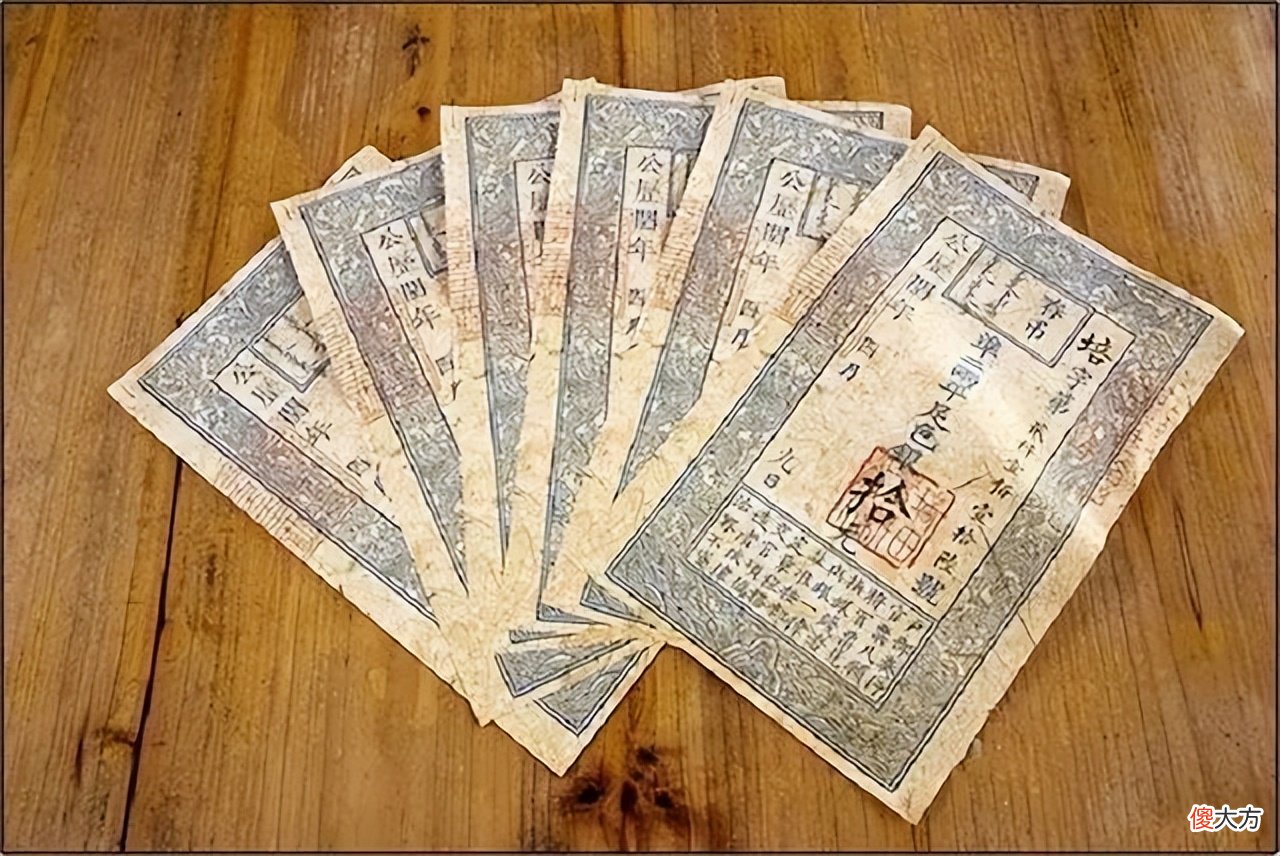 【爱历史】故事：商人破伞被偷，伞柄藏巨额银票，他不漏声色让小偷归还