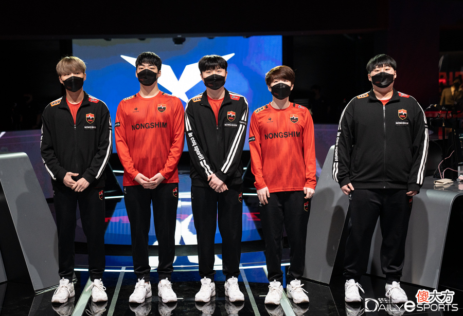 【游戏世界】盛极一时的LCK满编10人名单怎么没了？过渡内卷下，选手身心俱疲