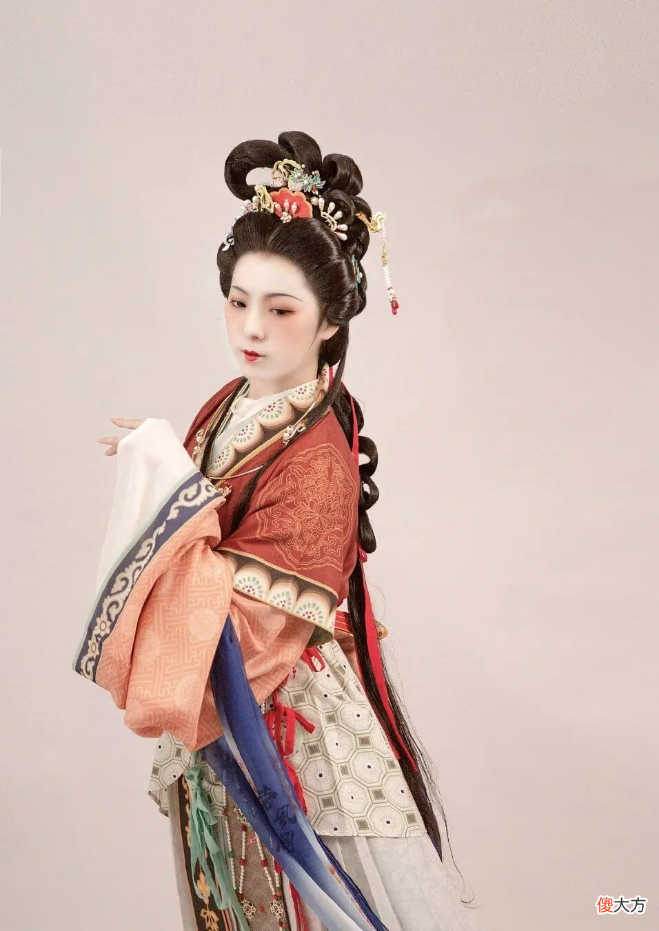 【就爱时尚】为什么素人古装可以弄得好看又复古，而古装剧却粗制滥造呢？