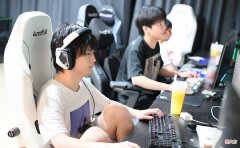 【游戏世界】WBG全员娱乐整活儿，Theshy冰鸟遭到压制，Sofm乌龙手法坑害队友