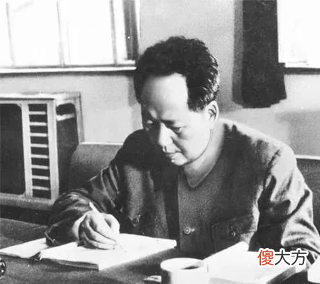 【爱历史】罕见毛主席记账本，字迹工整清秀，清晰地记录主席的每一笔收支