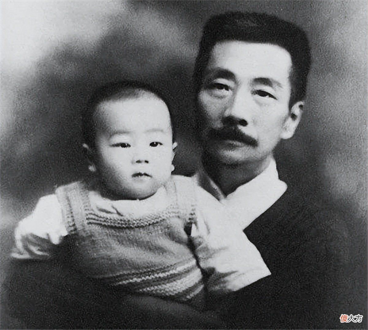 【爱历史】鲁迅后人：独子资质平平，孙子为生计卖爆米花，直言被爷爷拖累