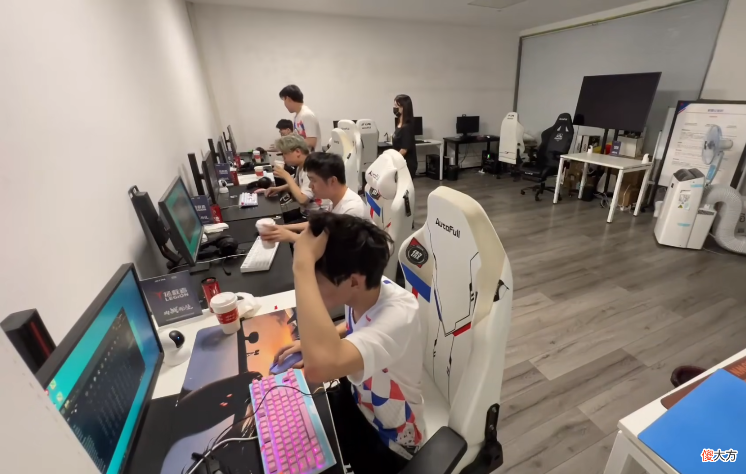 【游戏迷】LPL夏季赛：为什么“新秀队”赛季初都这么猛？LGD差点怼翻JDG！