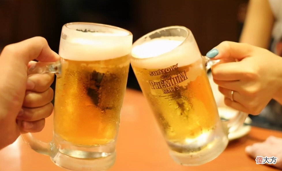 1杯白酒等于几杯啤酒 一杯啤酒等于几杯白酒