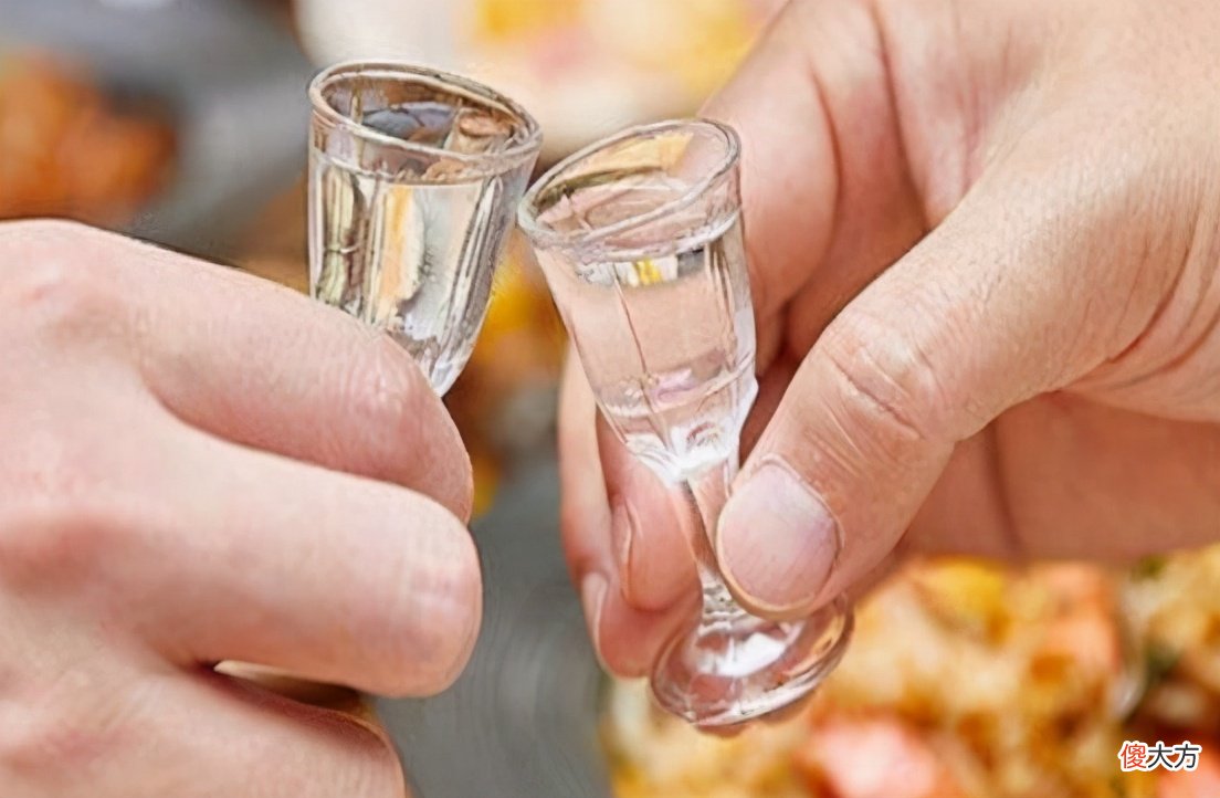 1杯白酒等于几杯啤酒 一杯啤酒等于几杯白酒