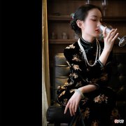 【爱历史】上海督察哀求一个酒鬼：我什么都答应你，只求你救救我女儿！酒鬼一笑：行，但