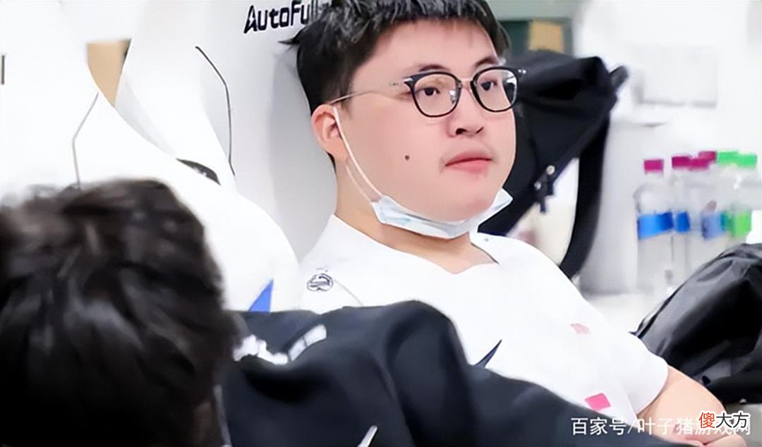 【游戏迷】SMLZ后面很难首发？Uzi直播谈经历：退役选手想复出太难了