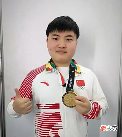 【游戏迷】每日一撸阿水拍摄时尚大片不输明星；Doinb准备生小孩儿了