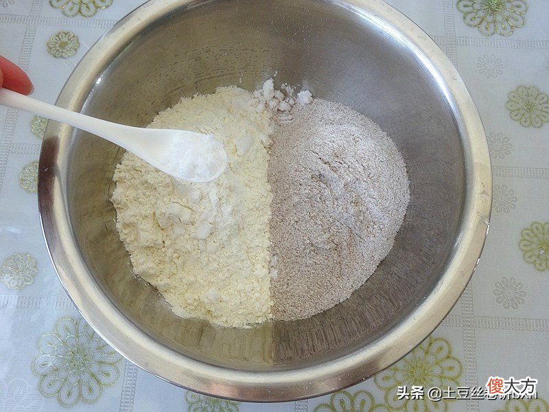 酵母发面做馒头要多放两种材料 做馒头发面放多少酵母粉