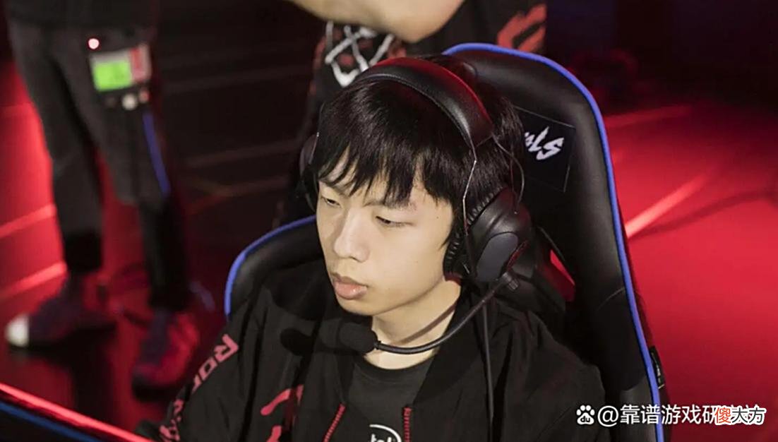 【游戏世界】LOL：SMLZ要无了，Uzi解说WE比赛暗示后面很难上场，前车之鉴