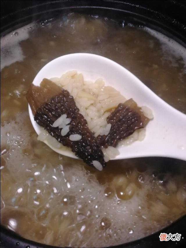 羊肚菌与潮汕砂锅糜，碰撞出一锅好粥水，不止鲜还菌味十足