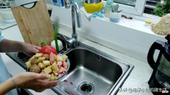 美味的西红柿煮丸子 西红柿炸丸子的做法