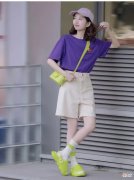 夏天穿的衣服颜色怎么搭配才好看 夏季穿衣颜色搭配