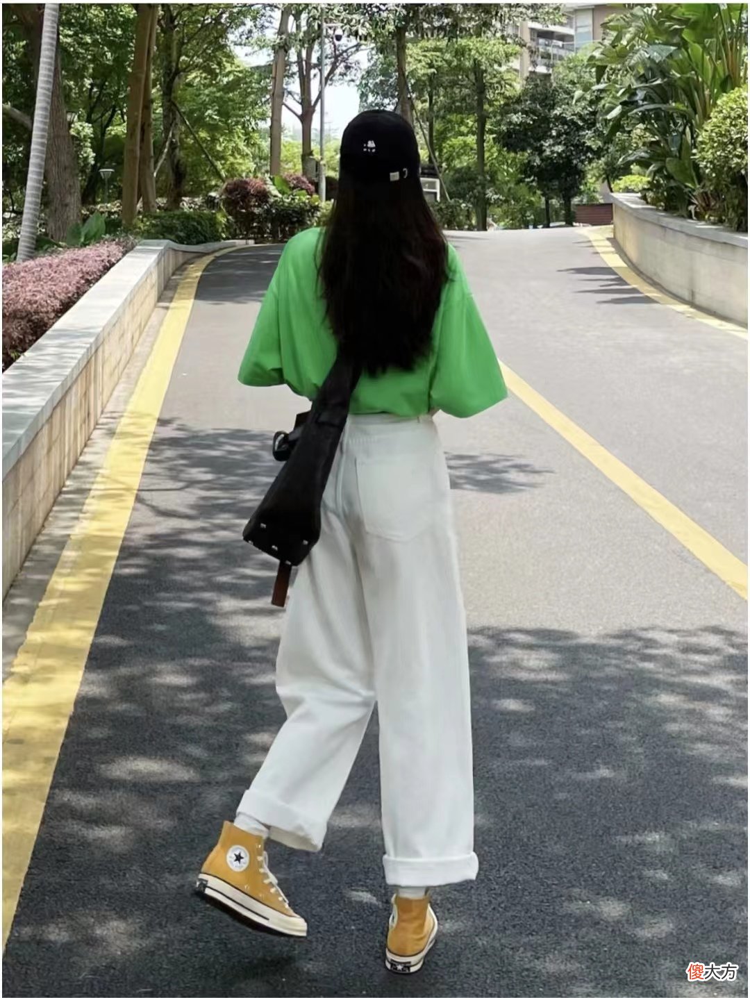 夏天穿的衣服颜色怎么搭配才好看 夏季穿衣颜色搭配