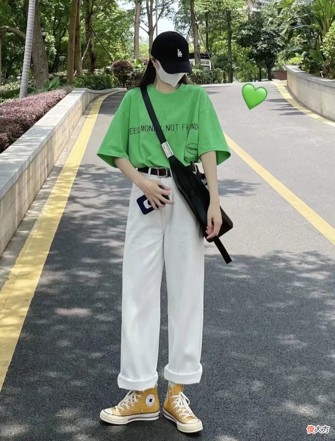 夏天穿的衣服颜色怎么搭配才好看 夏季穿衣颜色搭配