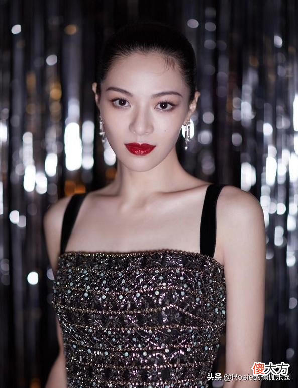 可你肩带随时掉好无奈 你肩带掉了