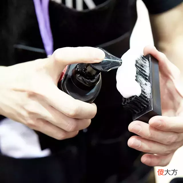 麂皮鞋脏了不能用水洗 麂皮鞋脏了怎么洗