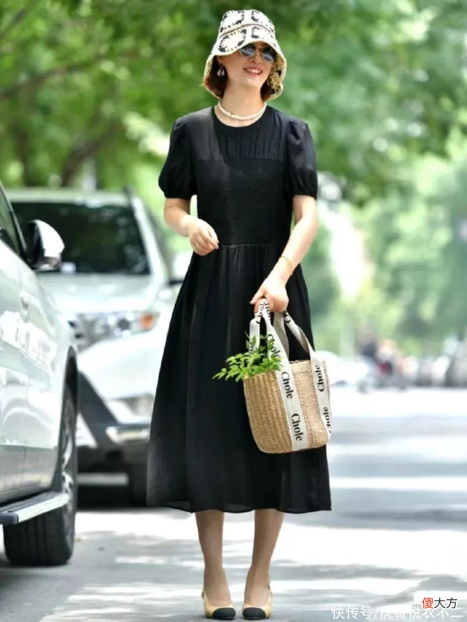 【时尚一点】女人到了50岁就要少穿露趾鞋,这几双“尖头鞋”更优雅,值得拥有