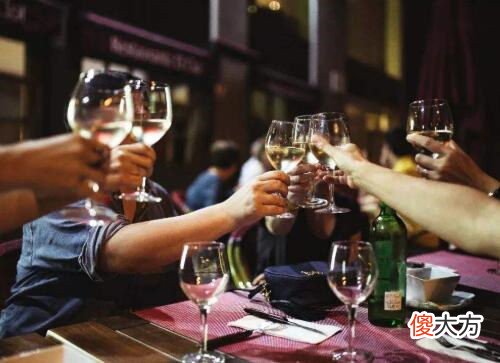 中国酿葡萄酒的方法步骤 混酿红葡萄酒