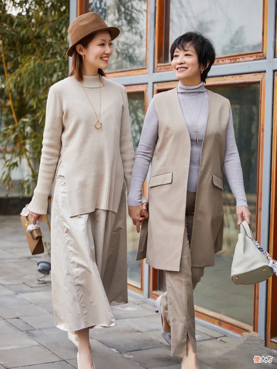 【时尚一点】不被定义的人生有多美？60岁妈妈还能和女儿穿同款，这也忒幸福了
