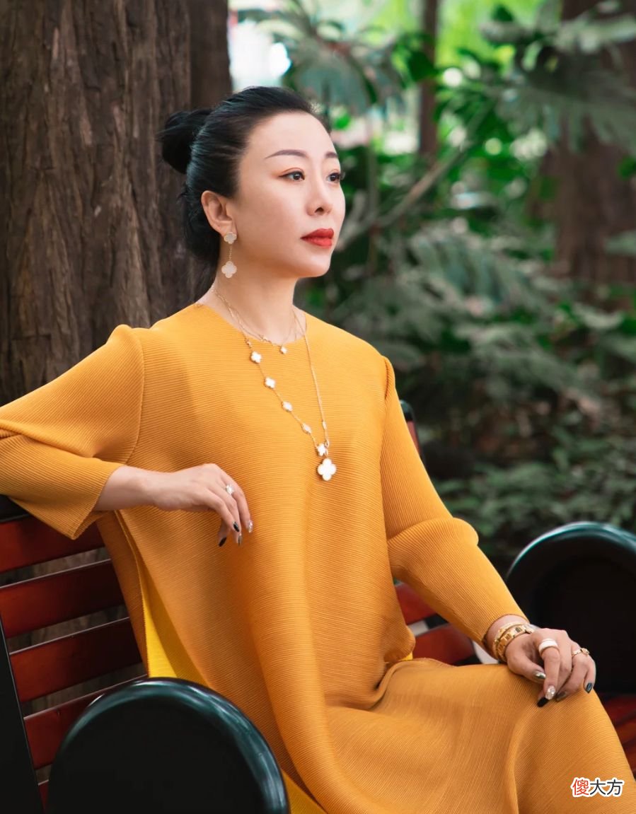 【时尚一点】女人年纪大了要得体，戴首饰要记住“4戴4不戴”，才能优雅又高级