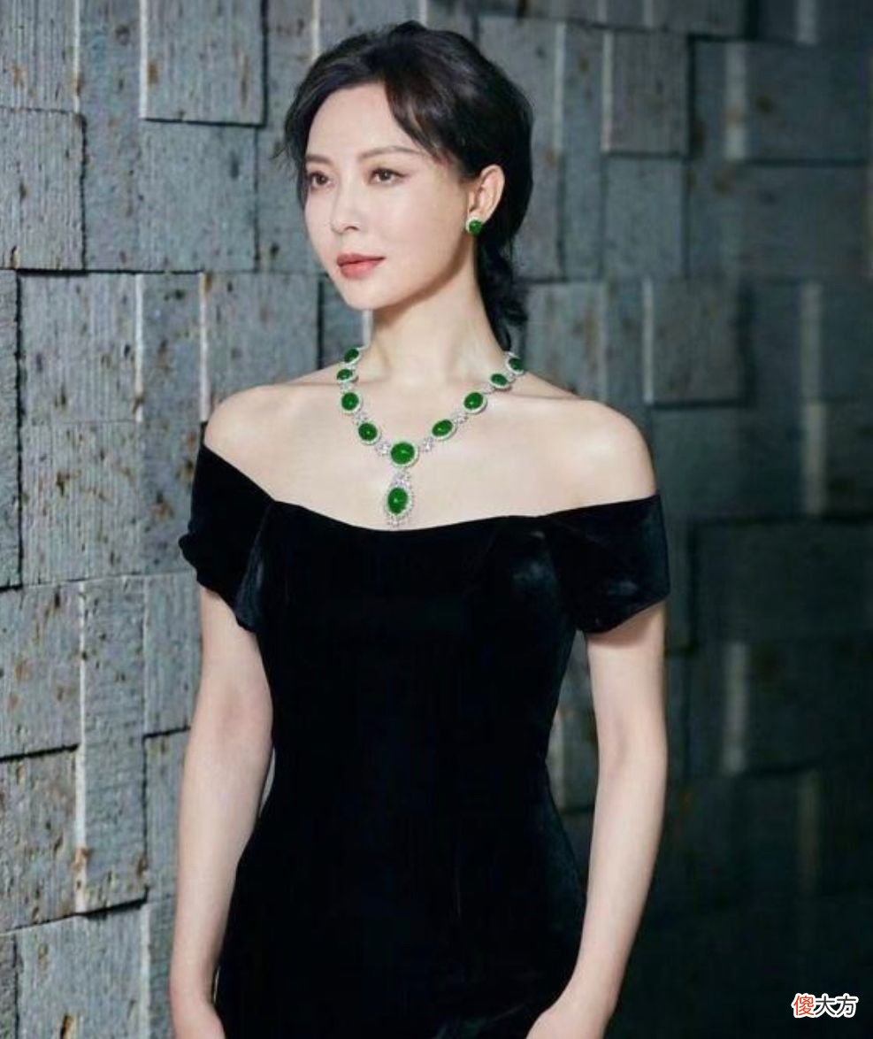 【时尚一点】女人年纪大了要得体，戴首饰要记住“4戴4不戴”，才能优雅又高级
