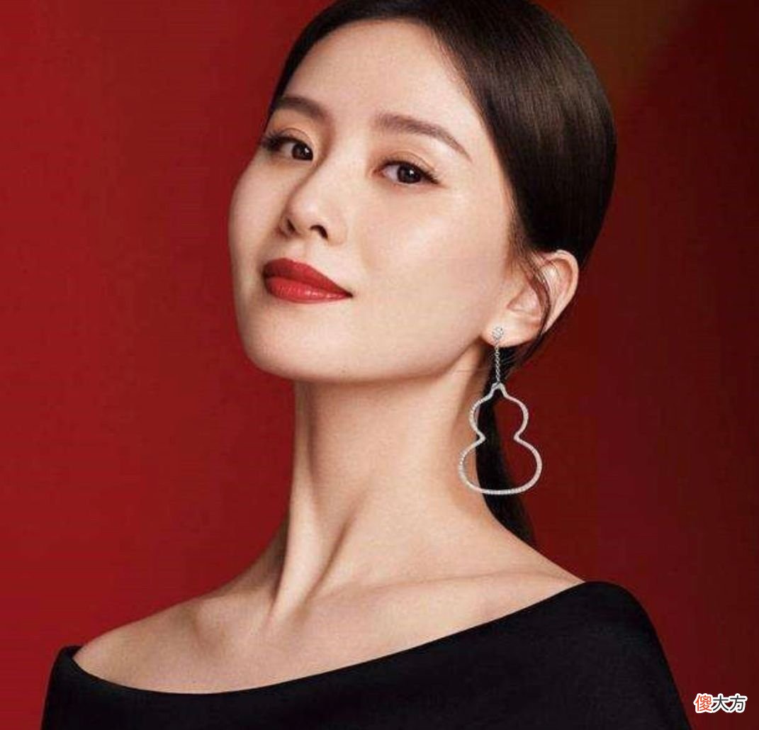 【时尚一点】女人年纪大了要得体，戴首饰要记住“4戴4不戴”，才能优雅又高级