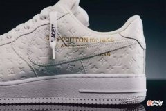【就爱时尚】LV与NIKE联名球鞋被炒至天价，你知道它贵在哪吗？