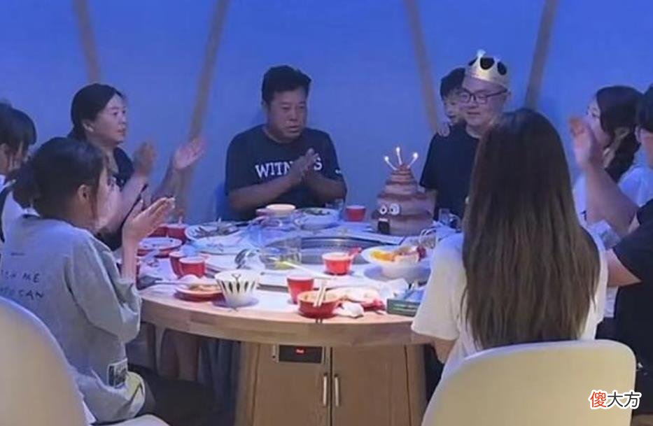 姚威生日获全家祝福，熊磊晒儿子楷楷为姚策庆生，画面略显心酸