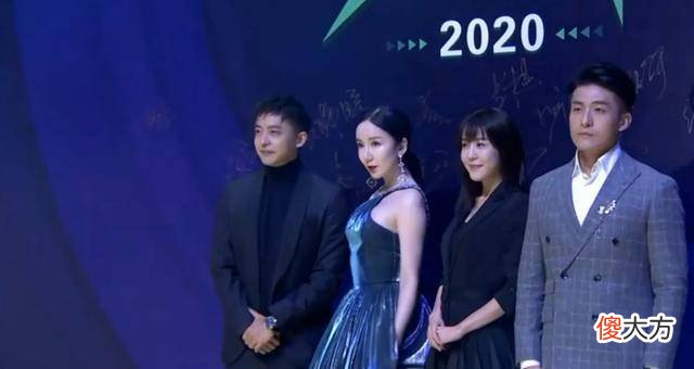 【时尚一点】娄艺潇同框李金铭拍照不停旋转抢镜头，优雅比美丽更难得