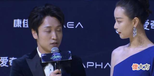 【时尚一点】娄艺潇同框李金铭拍照不停旋转抢镜头，优雅比美丽更难得