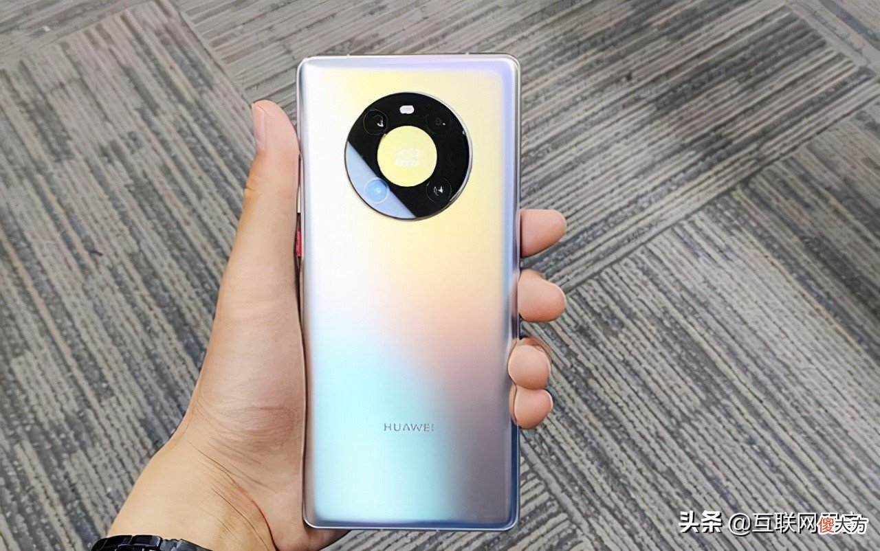 买华为还是iPhone 买华为还是买小米