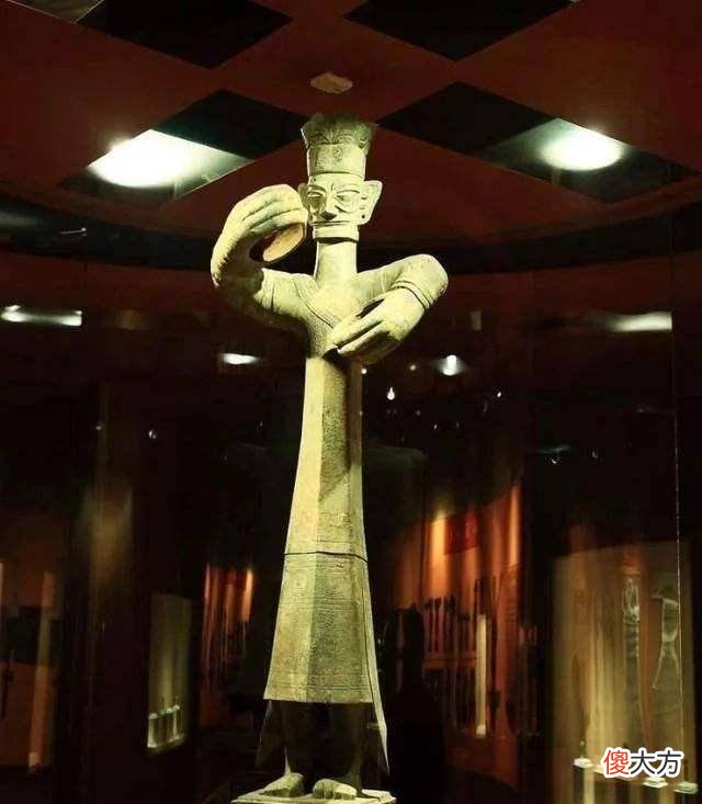 【历史故事】三星堆明明可深入研究，为何突然停止挖掘了？专家：你看出土了啥