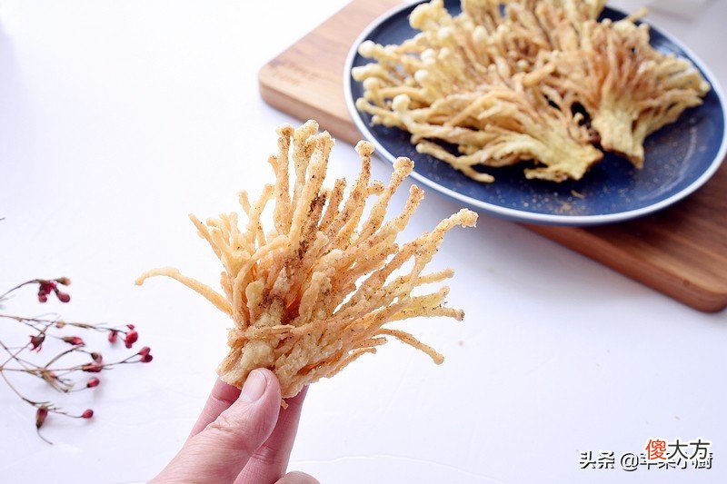 放多久都不会变软的炸金针菇 金针菇炸出来是软的