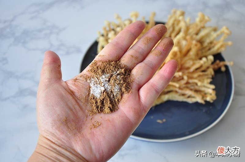 放多久都不会变软的炸金针菇 金针菇炸出来是软的